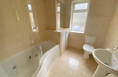 Connaught Avenue, Mutley, Plymouth - Image 2